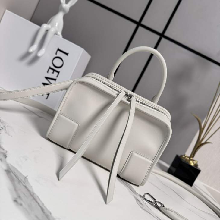 Picture of Loewe Handbags _SKUfw242848918fw